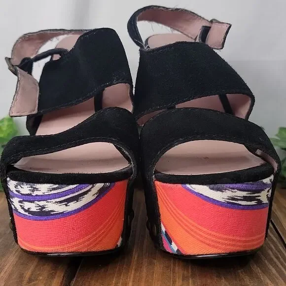 Betsey Johnson. Ajaya. Stylish Black and Multicolor Wedge Sandals. Size 9. - Picture 3 of 8